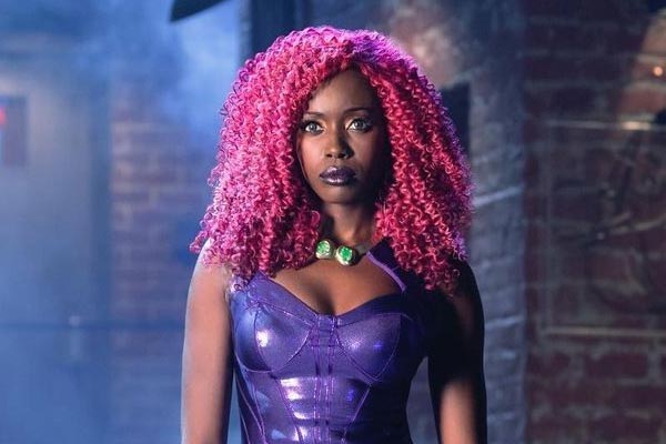 Kory Anders em Titans