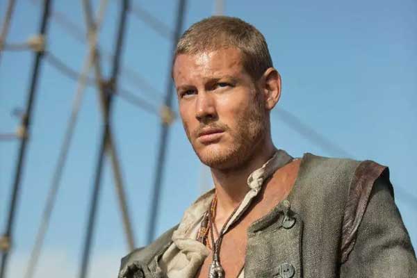William “Billy Bones” Manderly dans Black Sails