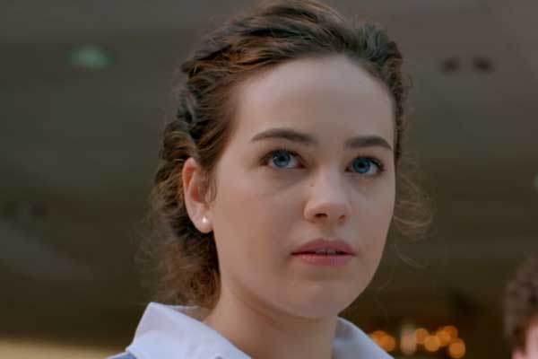 Samantha aus Cobra Kai