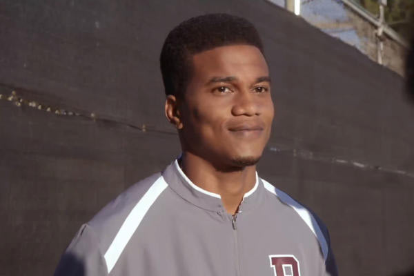 Coach Marcus Turner em All American: Homecoming